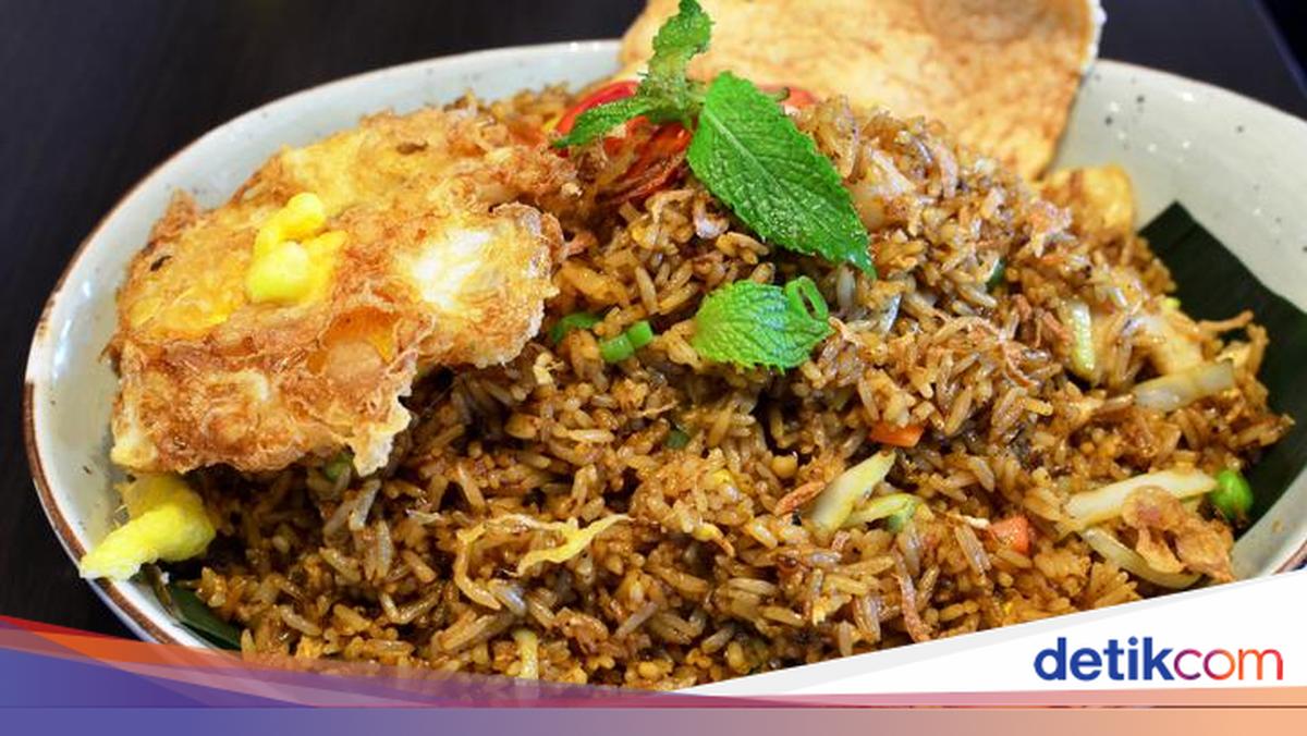 Nasi Goreng & Mie Enak: Jadi Teman Malam di Cilacap yang Tak Pernah Kecewa